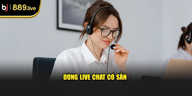 Dùng live chat có sẵn